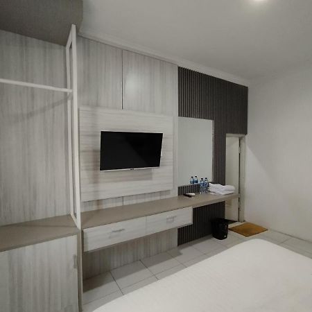 Hotel Syariah Selamat Сукабуми Экстерьер фото