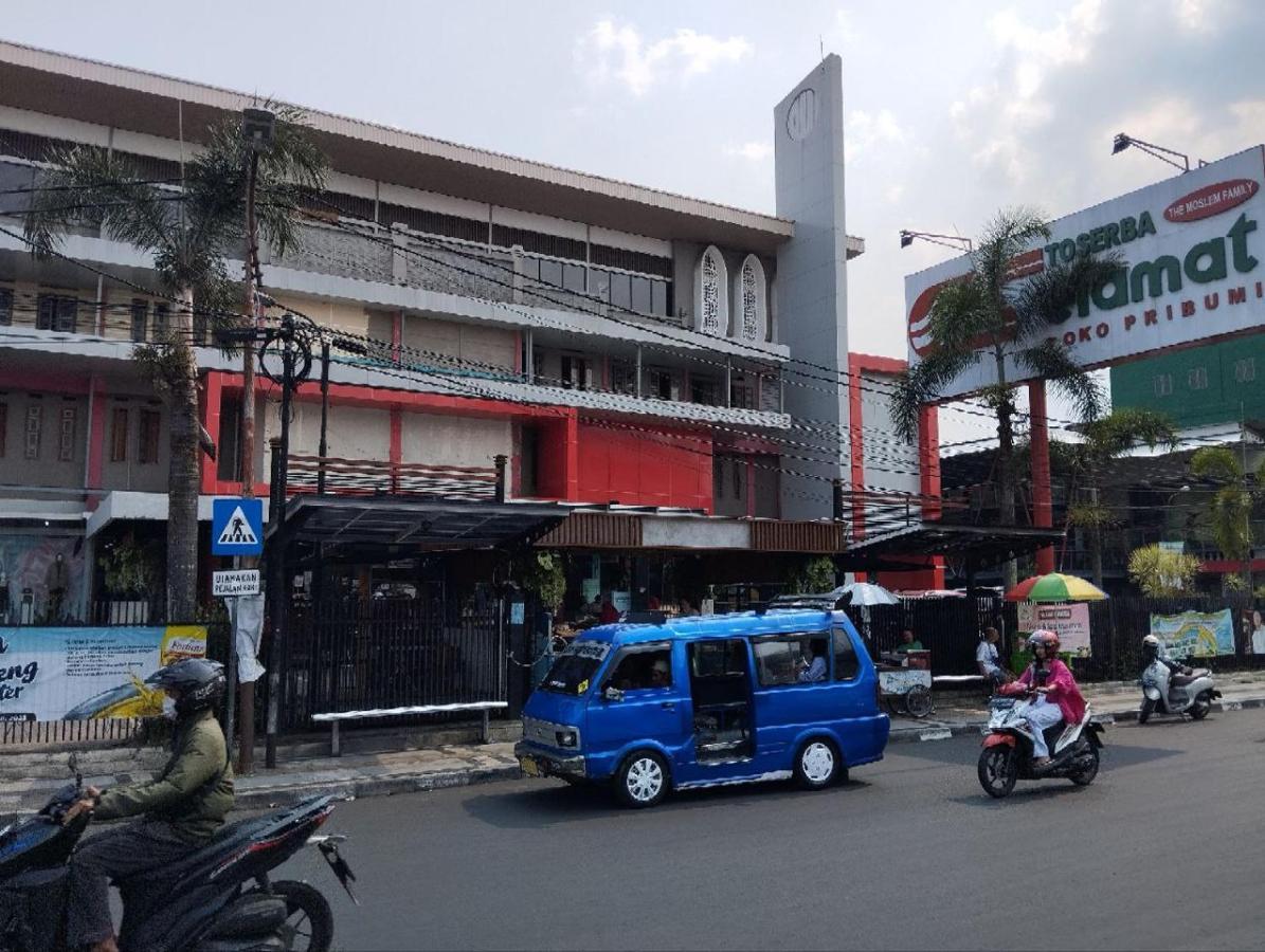 Hotel Syariah Selamat Сукабуми Экстерьер фото