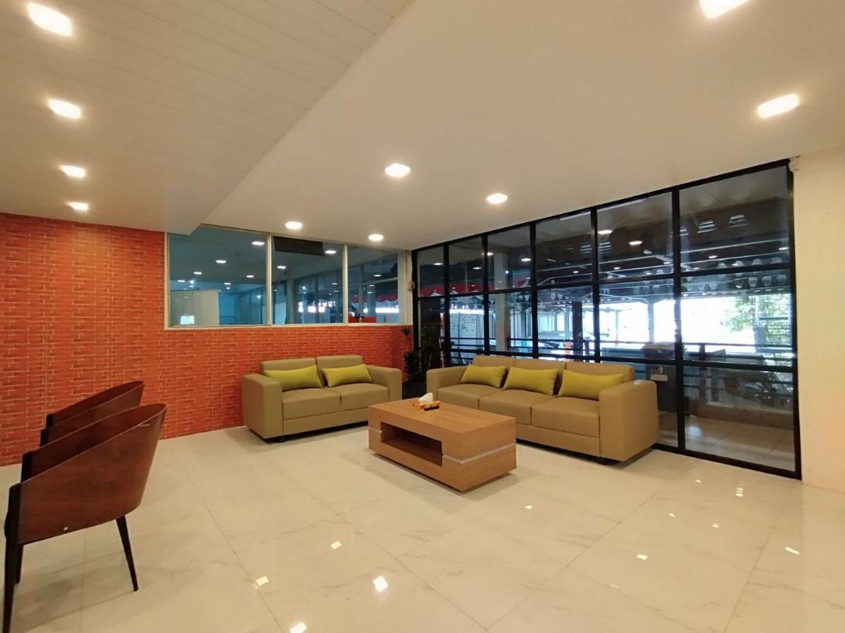 Hotel Syariah Selamat Сукабуми Экстерьер фото