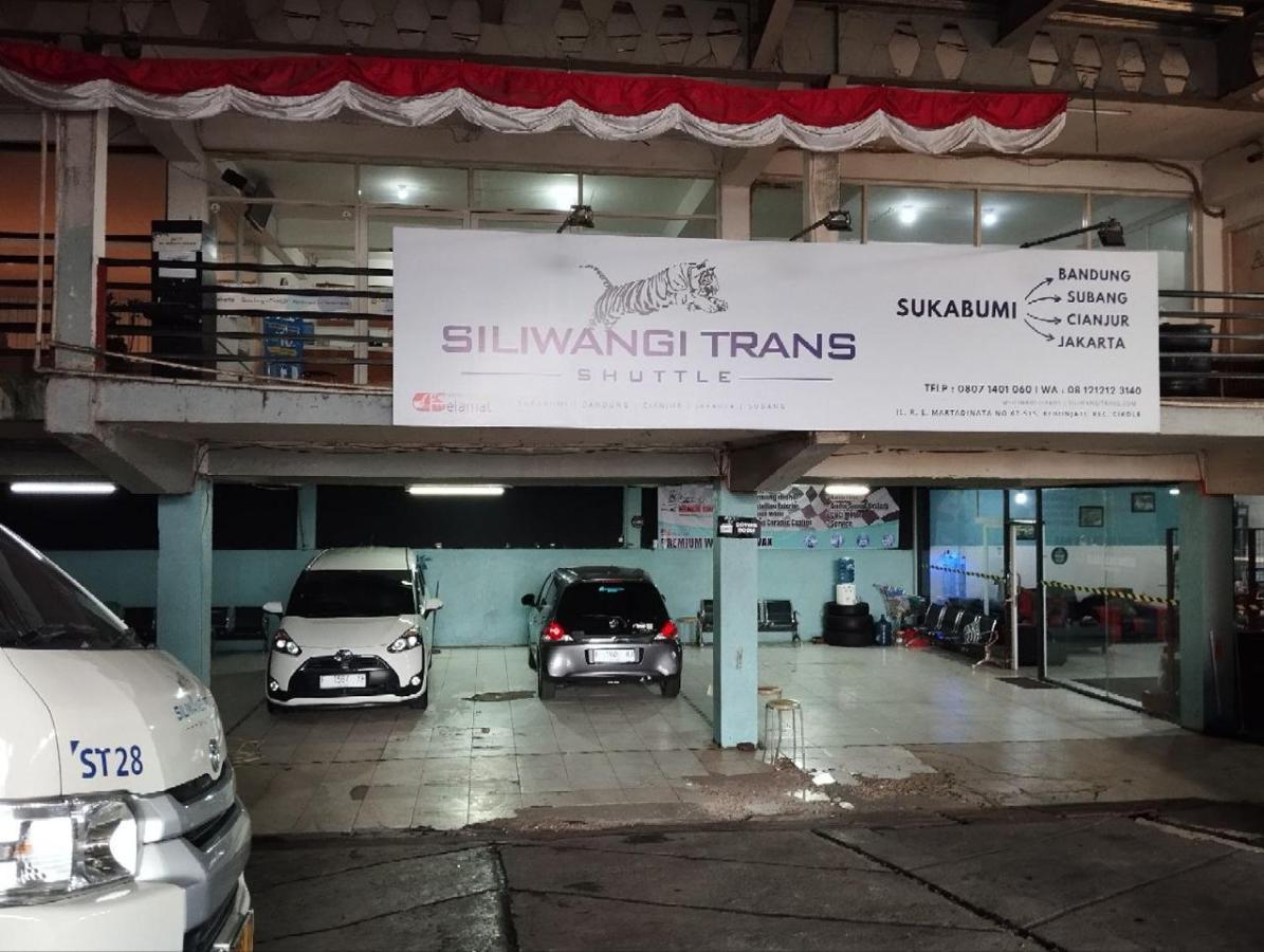 Hotel Syariah Selamat Сукабуми Экстерьер фото