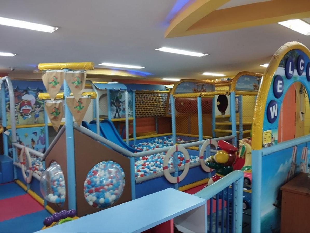 Hotel Syariah Selamat Сукабуми Экстерьер фото