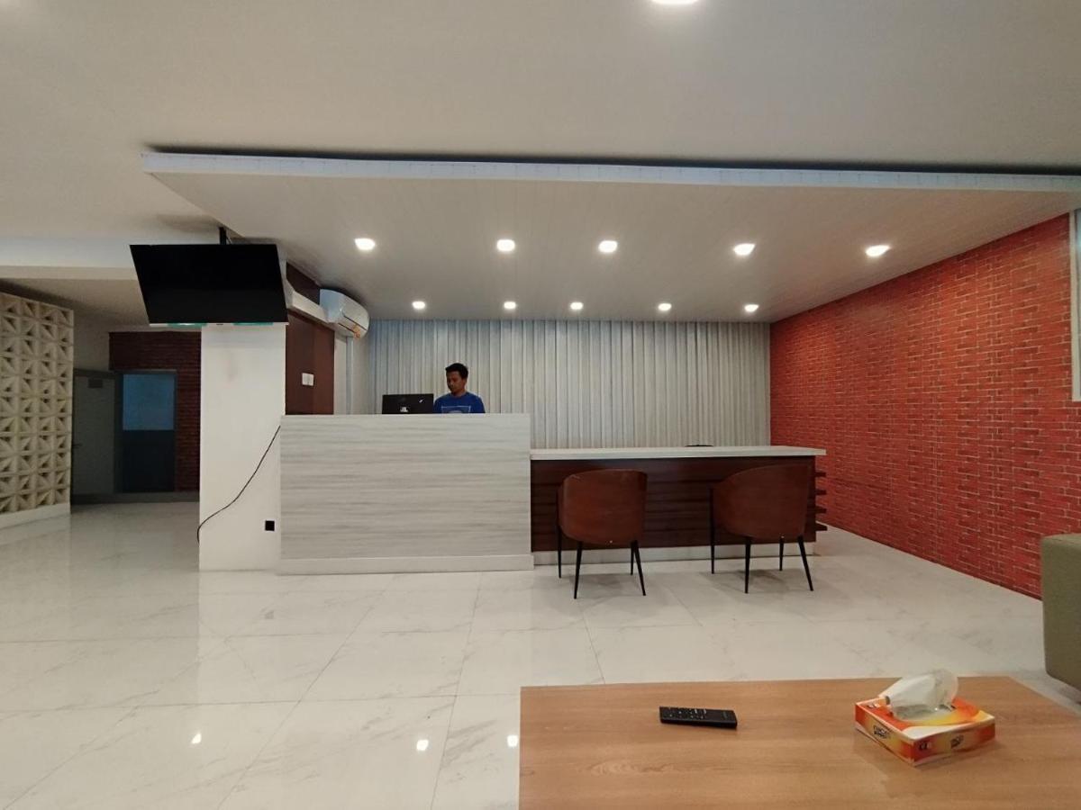 Hotel Syariah Selamat Сукабуми Экстерьер фото